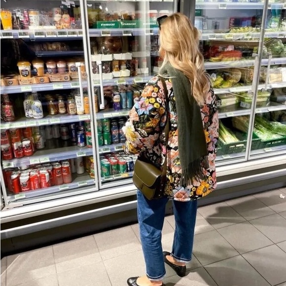 Sherpa lined floral oversized boho coat, shortened sleeves hang to mid forearm. - Picture 4 of 4